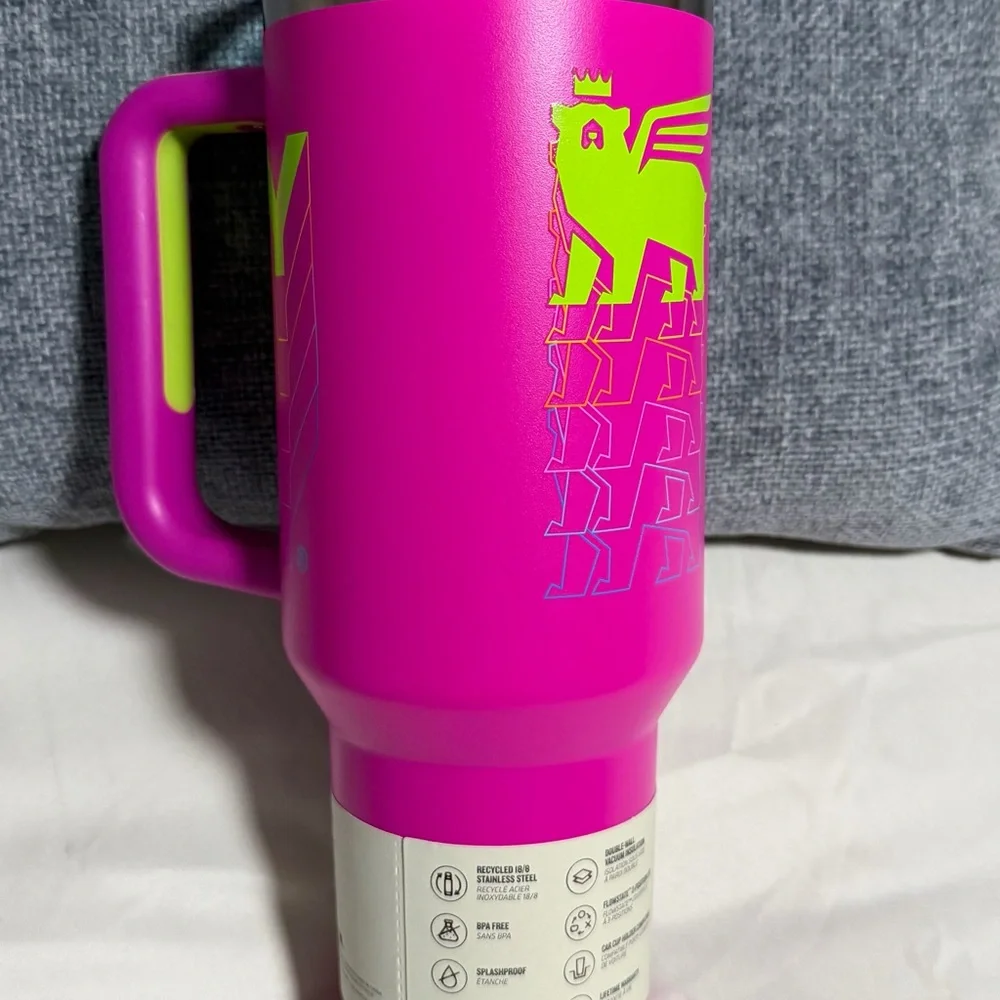 Stanley Quencher H2.0 Tumbler with Handle in Hot Pink - Picture 2 of 2